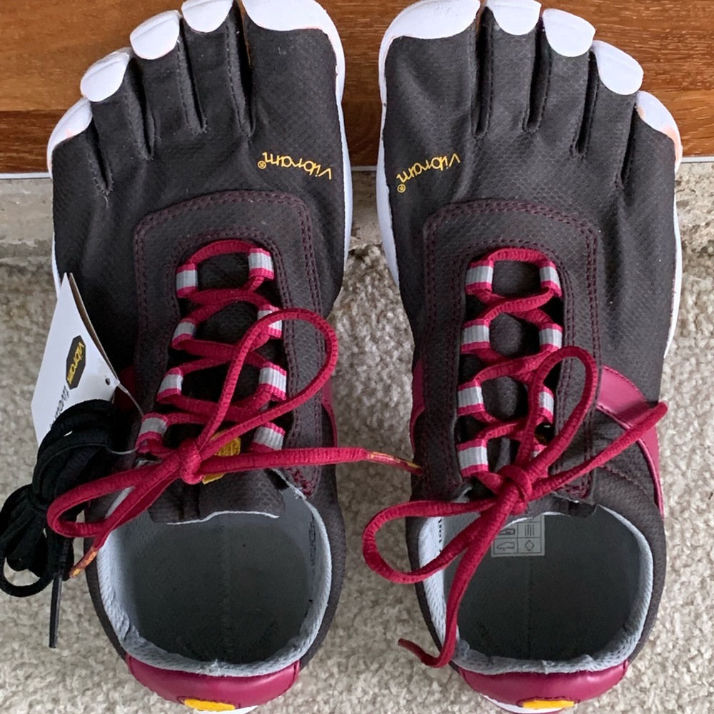 Vibram Five Fingered Shoe SZ 40